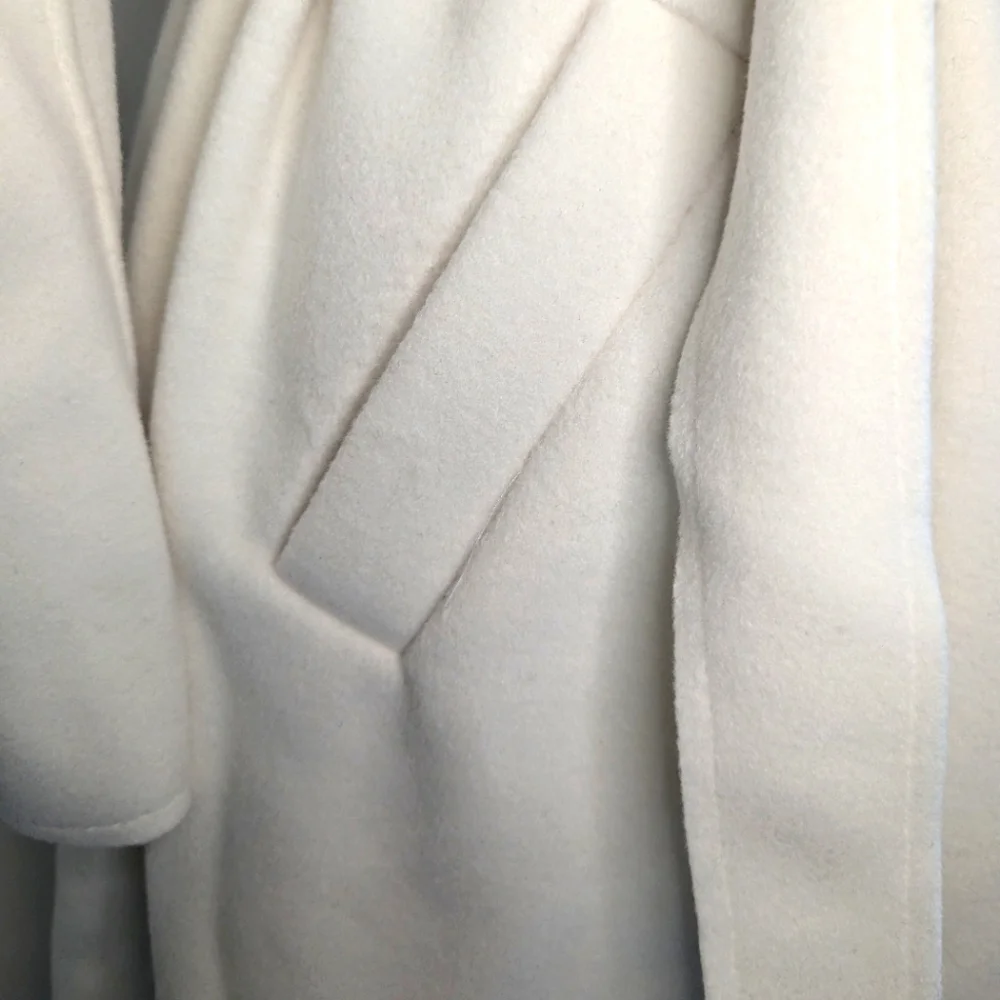 🎀 Winter Coat 🎀 white wrapped coat with belt - Picture 5 of 13